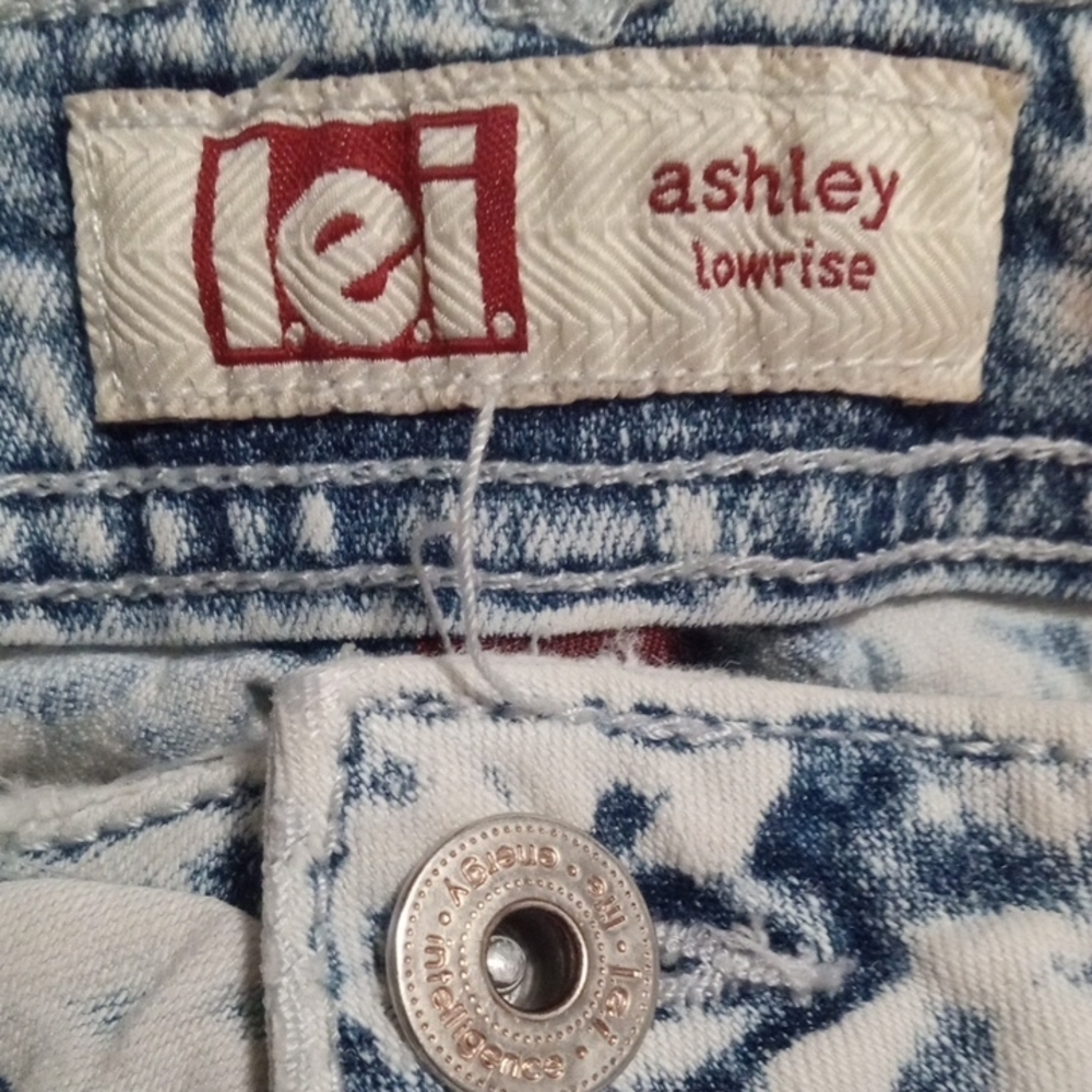 Distressed Blue and White Jean Shorts Ashley Lowrise Size 11 - Picture 2 of 10